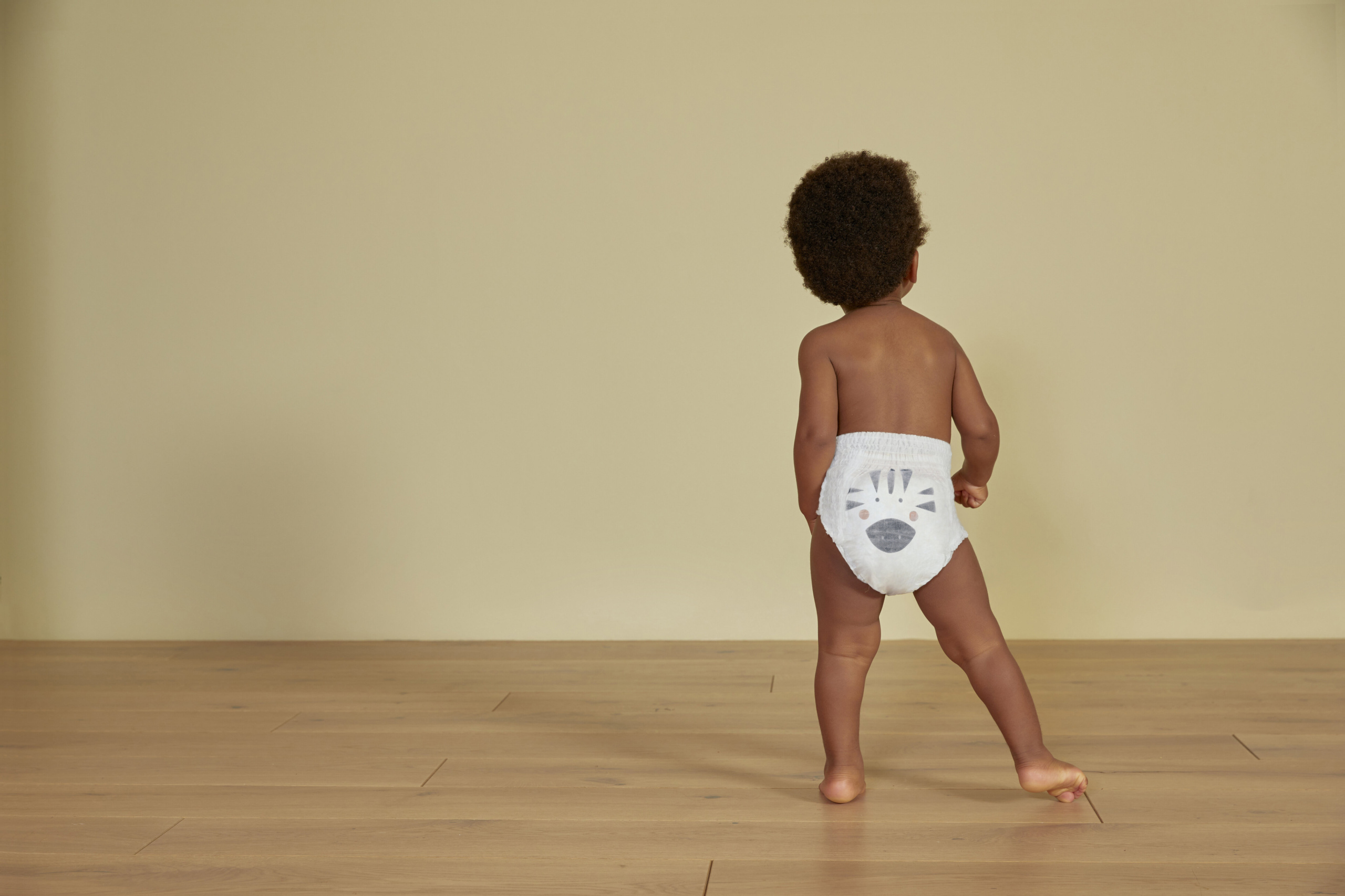 KIT and KIN hipoalerģiskās, bez lateksa un hlora, mīkstās un elastīgās biksīšu tipa autiņbiksītes, izmērs 5, piemērotas 12-15 kg, 20 gab. - Image 3