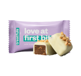 TREATFULS baltās šokolādes batoniņš ar zemesriekstiem Love at First Bite, 40 g