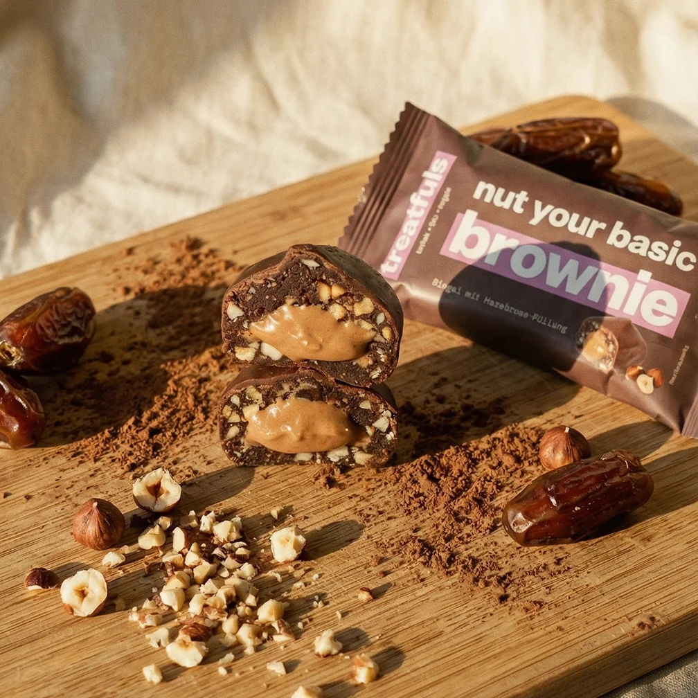 TREATFULS tumšās šokolādes tāfelīte ar braunija pildījumu Nut Your Basic Brownie, 2 × 20 g - Image 3