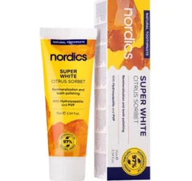 NORDICS SUPER WHITE Citrus Sorbet remineralizējoša un balinoša zobu pasta bez fluorīdiem ar hidroksiapatītu, 75 ml